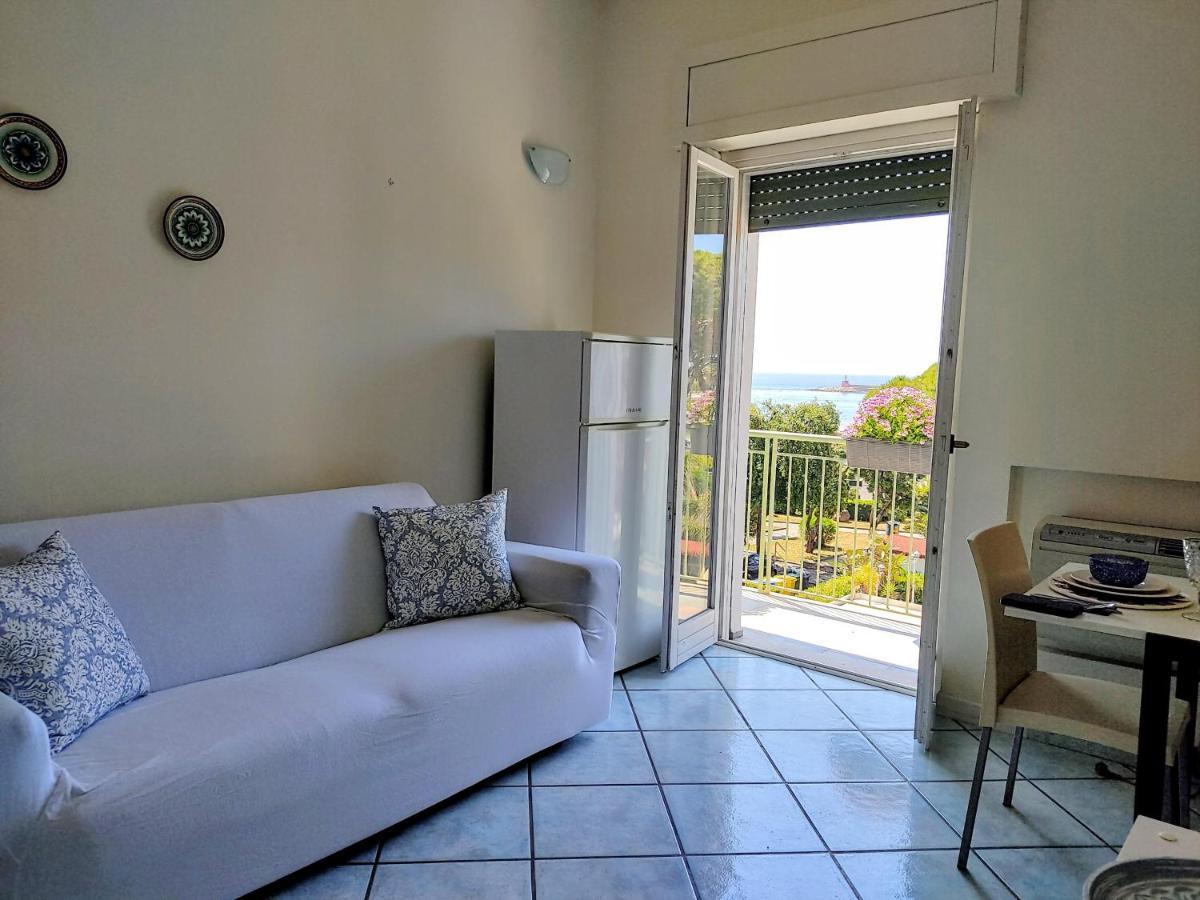 Reale Apartments Терачина Екстериор снимка