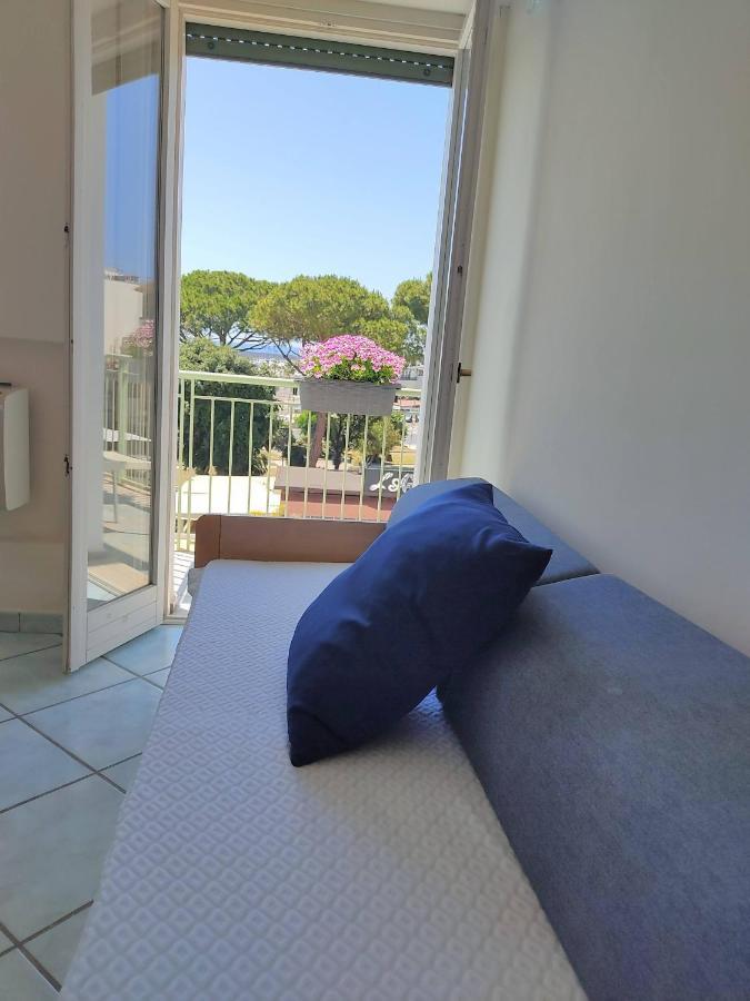 Reale Apartments Терачина Екстериор снимка