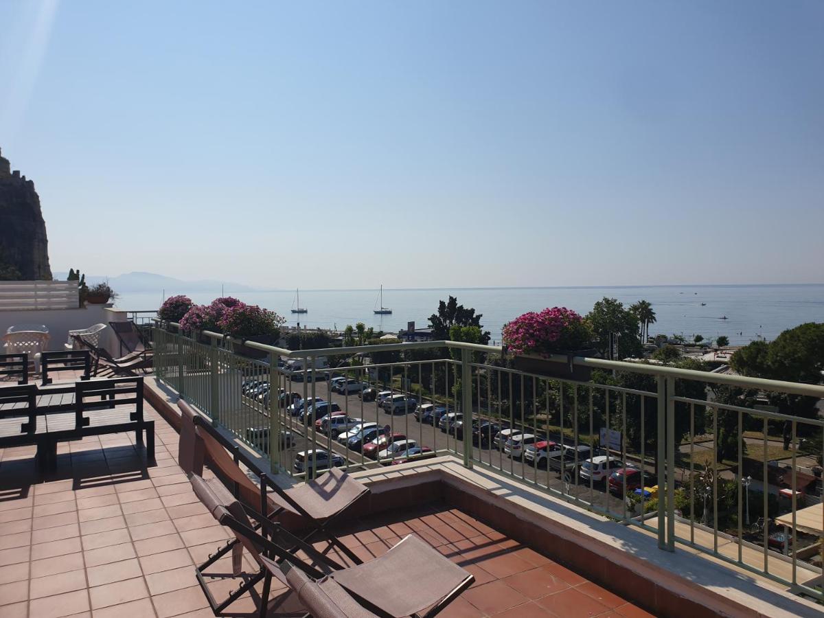 Reale Apartments Терачина Екстериор снимка