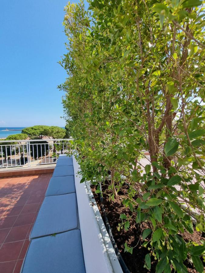 Reale Apartments Терачина Екстериор снимка